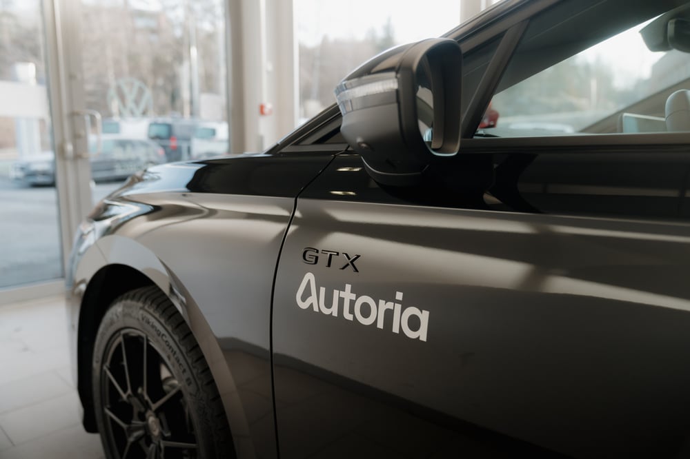 Sebastian Solberg tester biler fra Autoria