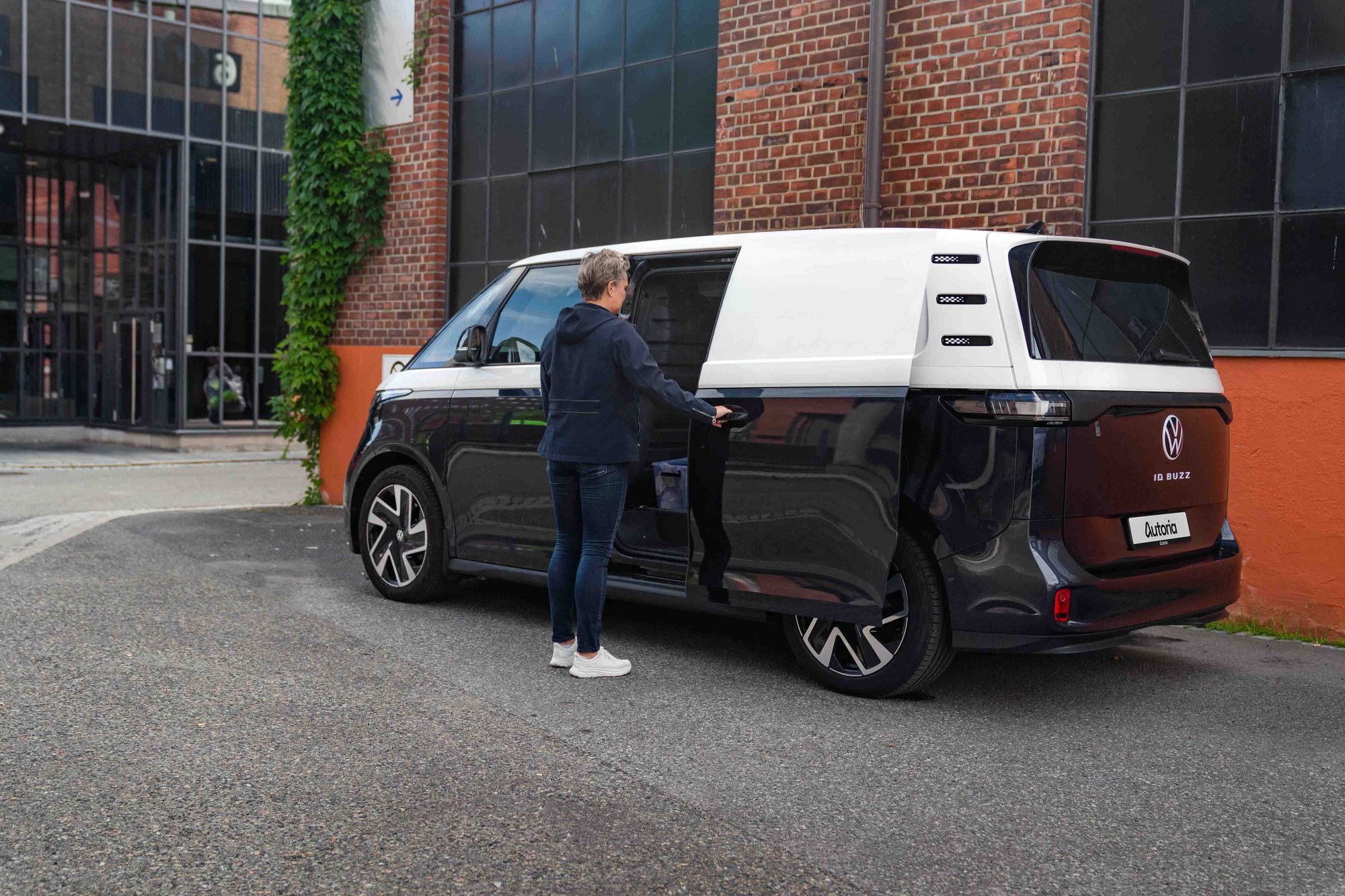 Volkswagen ID. Buzz Cargo-AUG-02793_23897857