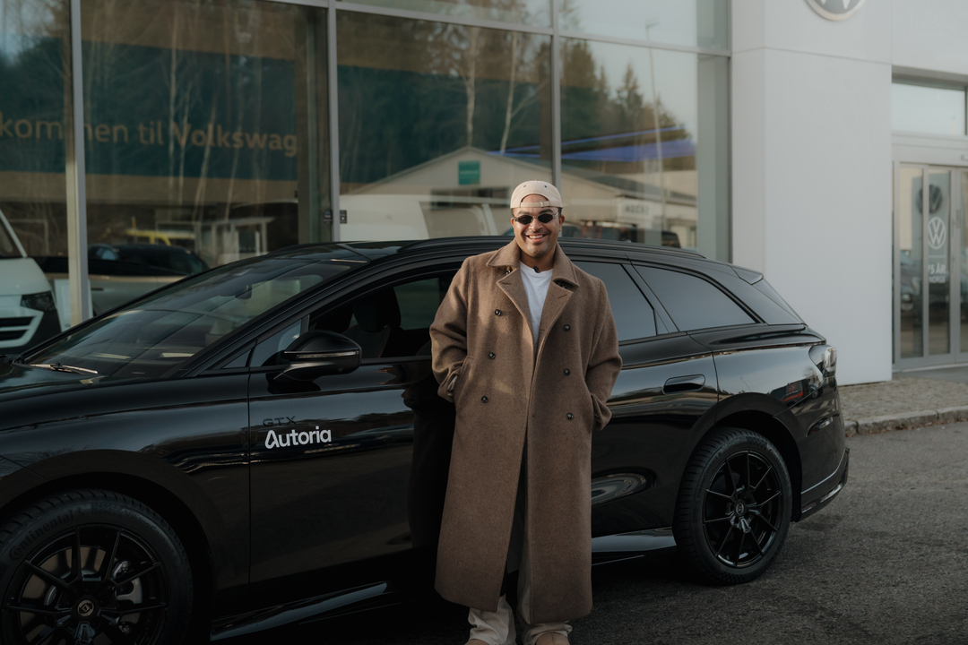 Sebastian Solberg tester familebiler